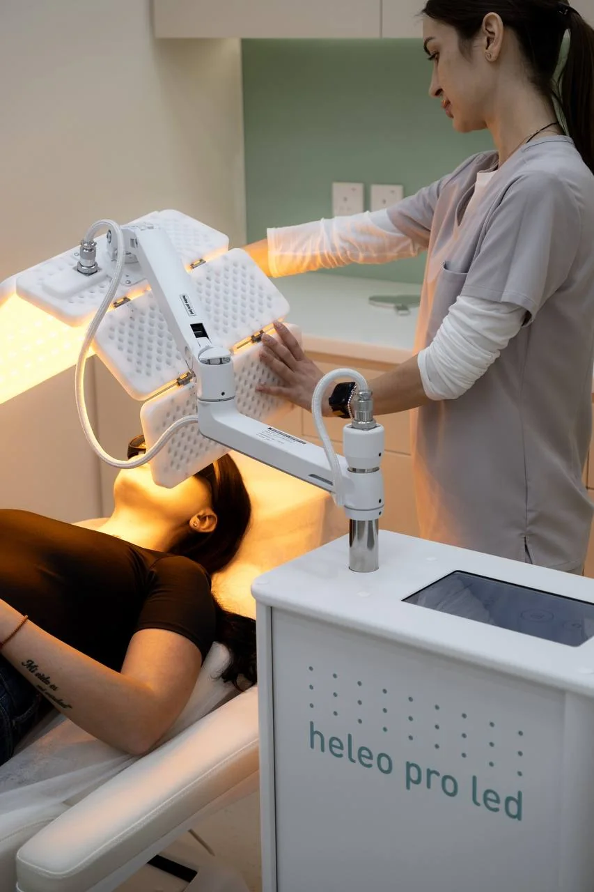 Clinical red-light therapy during the Dubai Longevity Tour